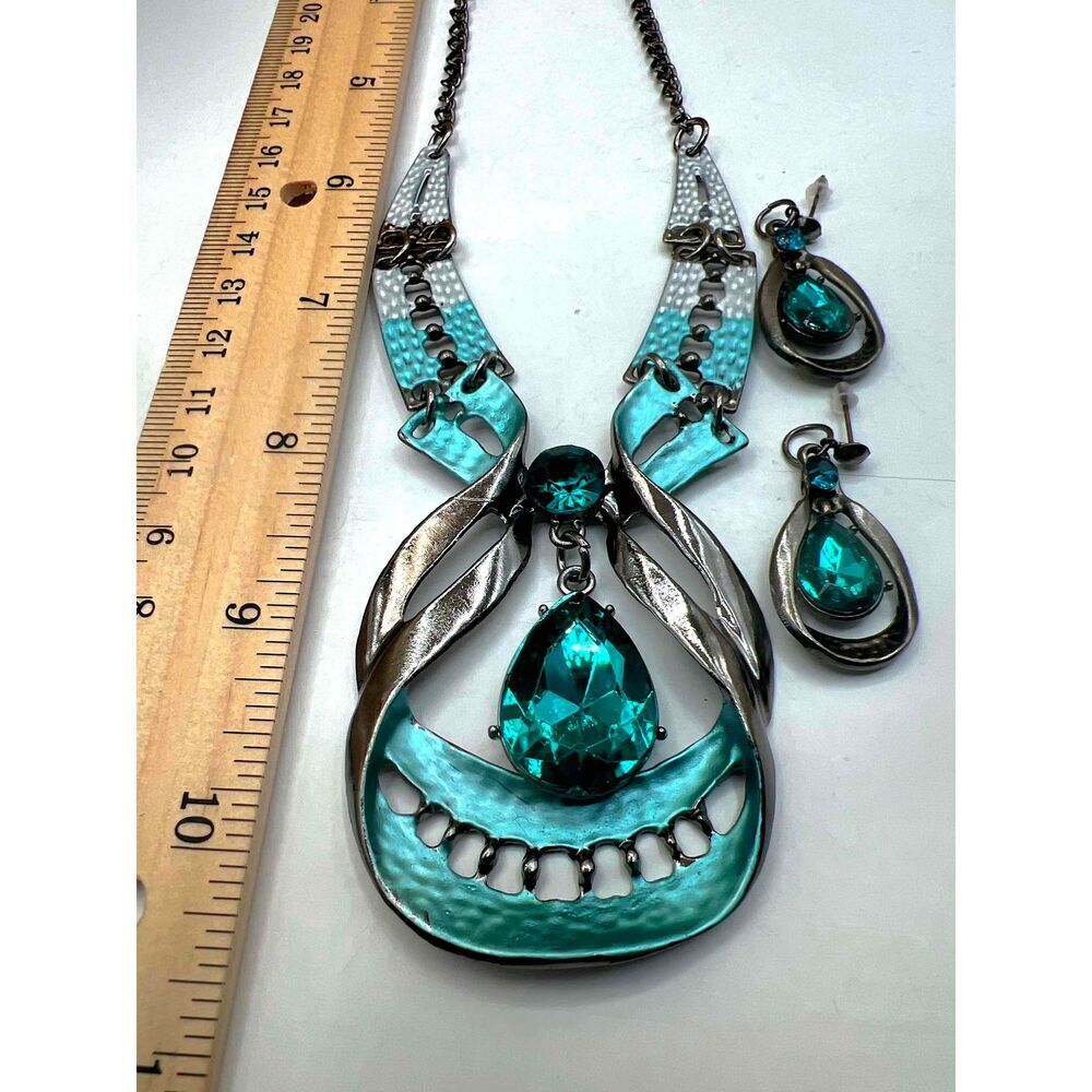 NEW Blue Crystal Silver Tone Drop Earrings Necklace Set - Picture 12 of 15